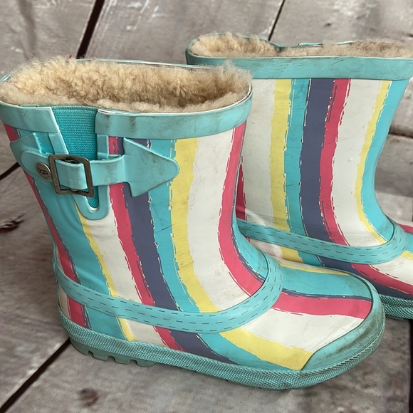 UGG Orcas stripe Boot in size 1 - Picture 12 of 15